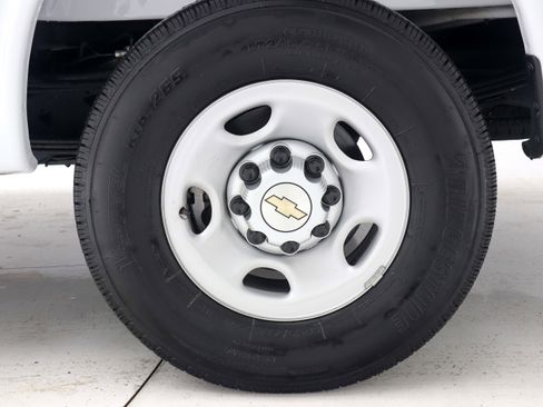 Used 2025 Chevrolet Express 2500 w/ Driver Convenience Package image 30