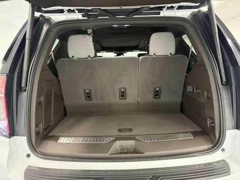 Used 2024 Chevrolet Tahoe Z71 w/ Luxury Package AWD/4WD image 9