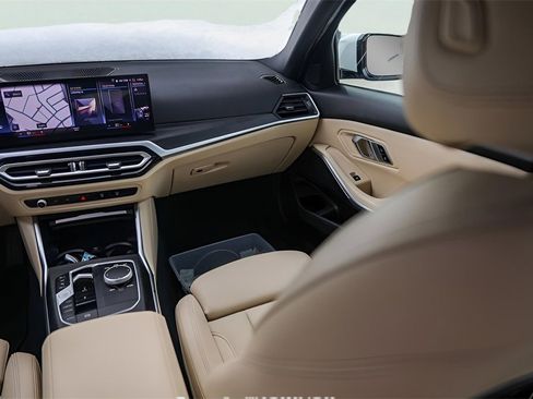 Used 2023 BMW 330i Sedan w/ Premium Package image 30