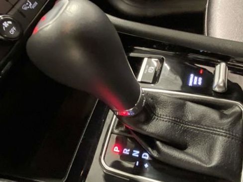 Used 2024 Jeep Compass Limited image 18