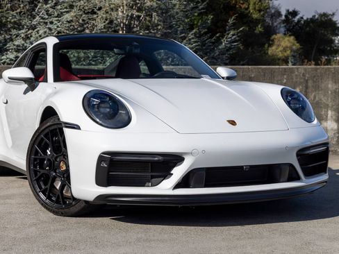 Used 2022 Porsche 911 Carrera GTS RWD image 9