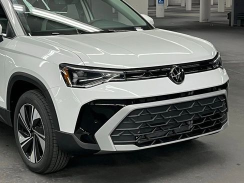 New 2025 Volkswagen Taos SE image 40