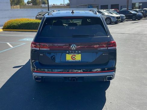 New 2025 Volkswagen Atlas Peak Edition SE image 8