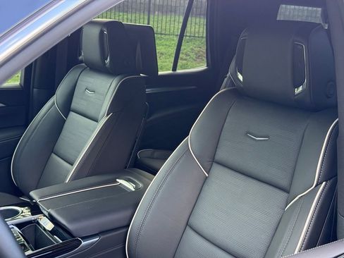 Used 2026 Cadillac Escalade Luxury w/ LPO, Floor Liner Package AWD/4WD image 21
