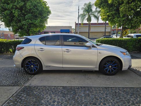 Used 2015 Lexus CT 200h w/ Navigation Package image 5