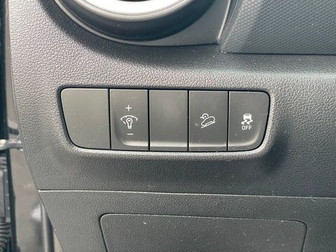 Used 2023 Hyundai Kona Limited image 13