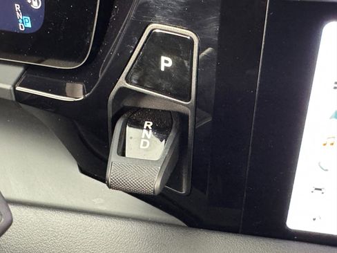 Used 2025 Porsche Macan 4 Electric image 25