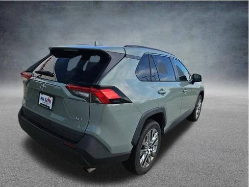 Used 2021 Toyota RAV4 XLE Premium FWD image 8