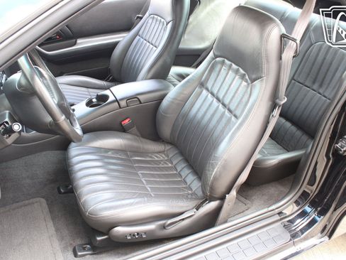 Used 2002 Chevrolet Camaro Z28 w/ SS Performance/Appearance Pkg RWD image 7