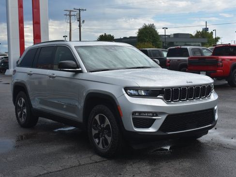 Used 2024 Jeep Grand Cherokee Limited 4xe AWD/4WD image 3