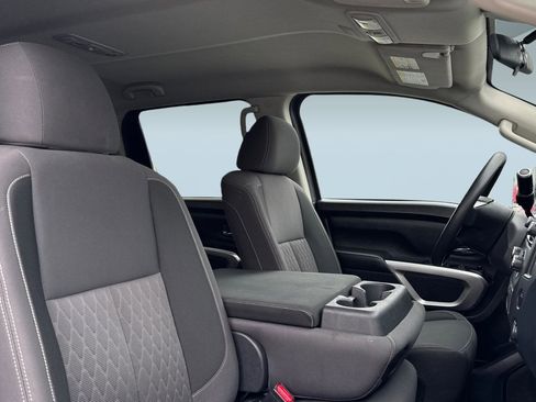 Used 2023 Nissan Titan SV image 30