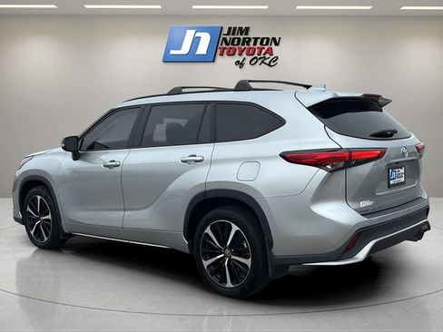 Used 2022 Toyota Highlander XSE FWD image 7