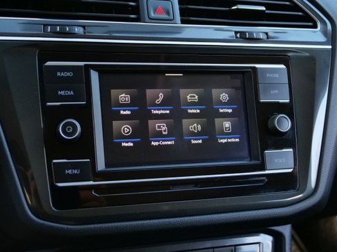 Used 2020 Volkswagen Tiguan S image 10