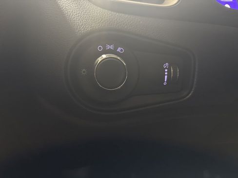 Used 2018 Jeep Renegade Sport w/ Power & Air Group image 13