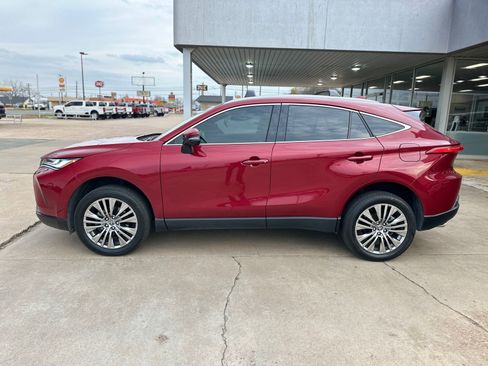 Used 2024 Toyota Venza image 6