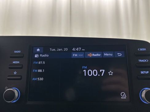 Used 2023 Hyundai Elantra SE image 14