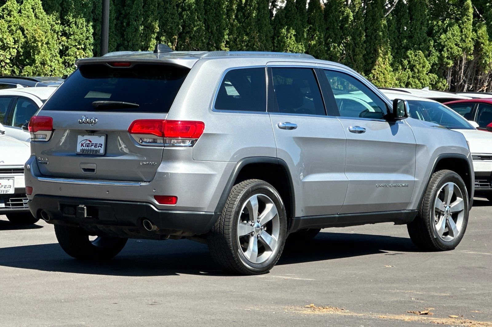 Used 2015 Jeep Grand Cherokee Limited w/ Luxury Group II AWD/4WD image 4