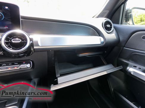 Used 2021 Mercedes-Benz GLB 250 4MATIC w/ Premium Package image 36