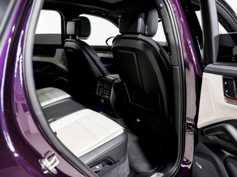 Used 2024 Porsche Cayenne S image 33