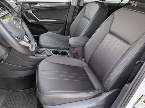 Used 2024 Volkswagen Tiguan SE AWD/4WD image 42