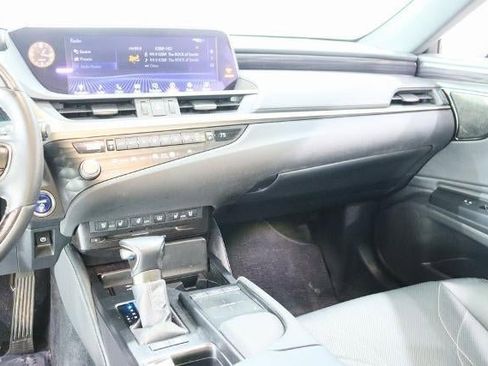 Used 2021 Lexus ES 300h w/ Luxury Package image 22