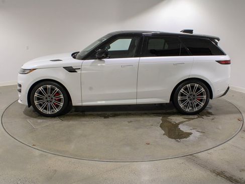 Used 2024 Land Rover Range Rover Sport Dynamic SE image 2