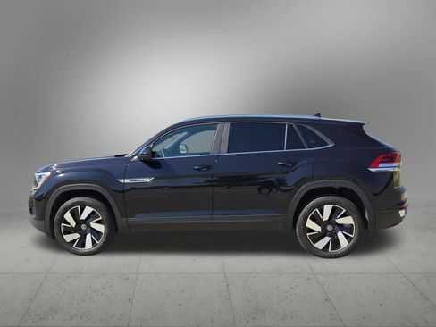 Used 2024 Volkswagen Atlas Cross Sport SE w/ Panoramic Sunroof Package FWD image 3