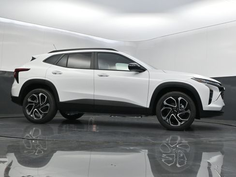 New 2026 Chevrolet Trax RS w/ Sunroof Package FWD image 42
