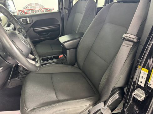 Used 2018 Jeep Wrangler Unlimited Sport S image 34