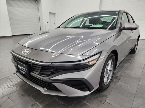 Used 2024 Hyundai Elantra SE image 7