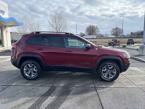 Used 2019 Jeep Cherokee Trailhawk image 3