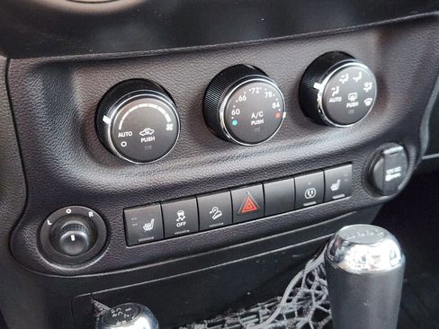 Used 2017 Jeep Wrangler Unlimited Sahara w/ Dual Top Group AWD/4WD image 34
