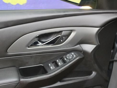 Used 2023 Chevrolet Traverse LT FWD image 13