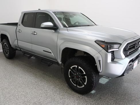Used 2024 Toyota Tacoma SR5 RWD image 4