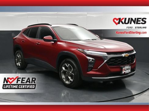 Used 2025 Chevrolet Trax LT w/ LT Convenience Package FWD image 1