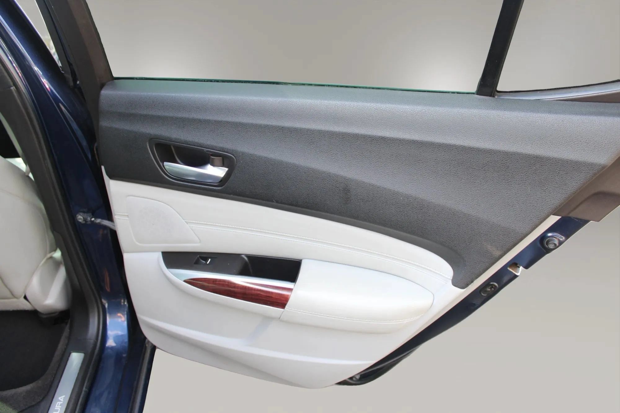 Used 2015 Acura TLX w/ Technology Package FWD image 23