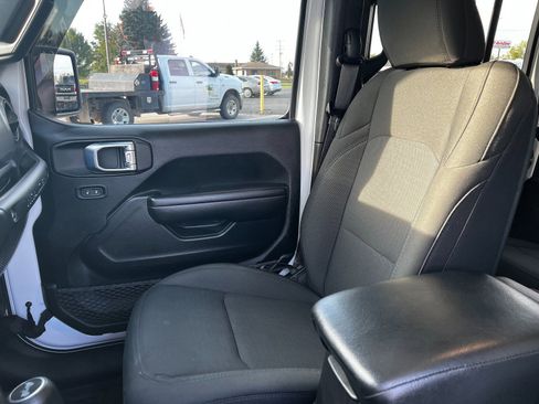 Used 2021 Jeep Wrangler Unlimited Sport image 12