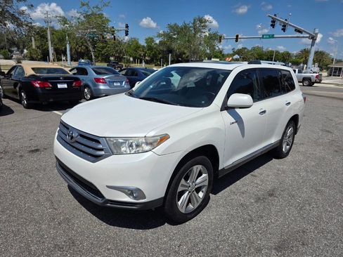 Used 2012 Toyota Highlander Limited w/ Tow Pkg FWD image 8