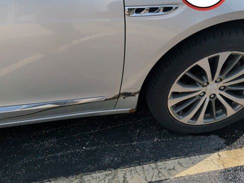 Used 2017 Buick LaCrosse Essence image 5