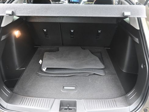 Used 2024 Chevrolet Trax LT w/ LT Convenience Package FWD image 23