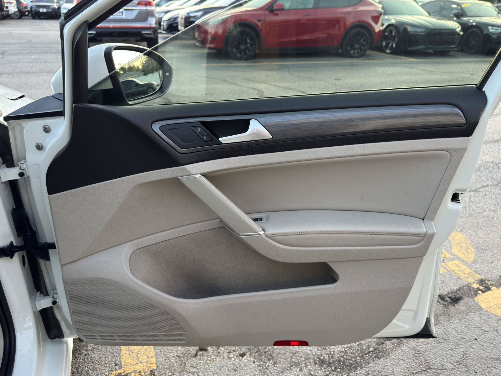 Used 2019 Volkswagen Golf 4-Door FWD image 36