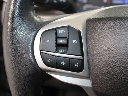 Used 2023 Ford Explorer XLT w/ Equipment Group 202A AWD/4WD image 32