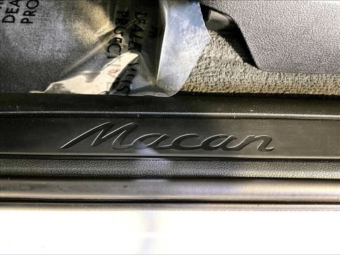 Used 2024 Porsche Macan AWD/4WD image 19