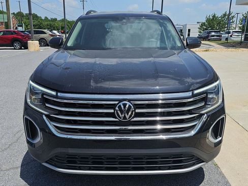 Used 2025 Volkswagen Atlas SE AWD/4WD image 2