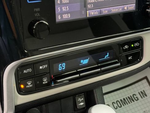 Used 2018 Toyota Corolla LE FWD image 24