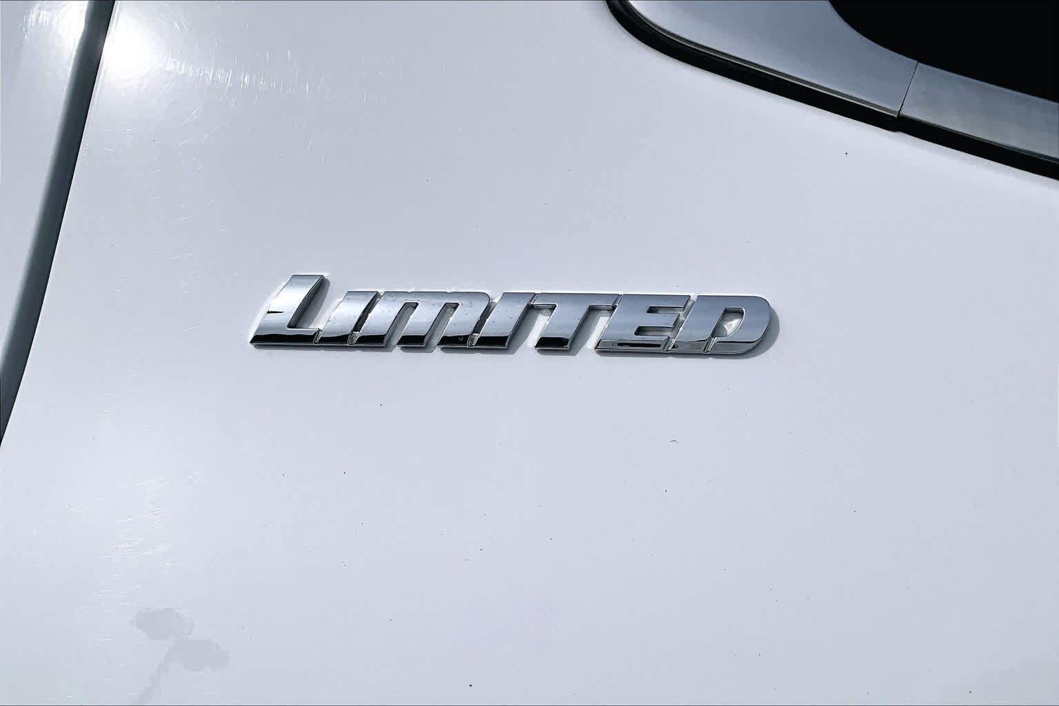 Used 2024 Toyota Tundra Limited AWD/4WD image 10