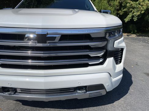 Used 2024 Chevrolet Silverado 1500 High Country w/ Technology Package AWD/4WD image 14