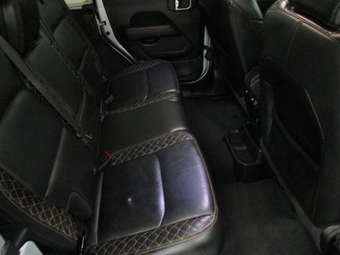 Used 2022 Jeep Wrangler Unlimited Sahara image 11