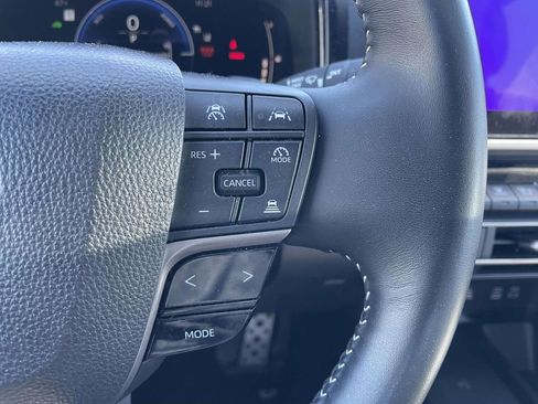 Used 2025 Toyota Camry SE FWD image 35