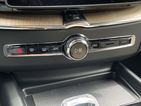 New 2026 Volvo XC60 B5 Plus w/ Protection Package Premier AWD/4WD image 19